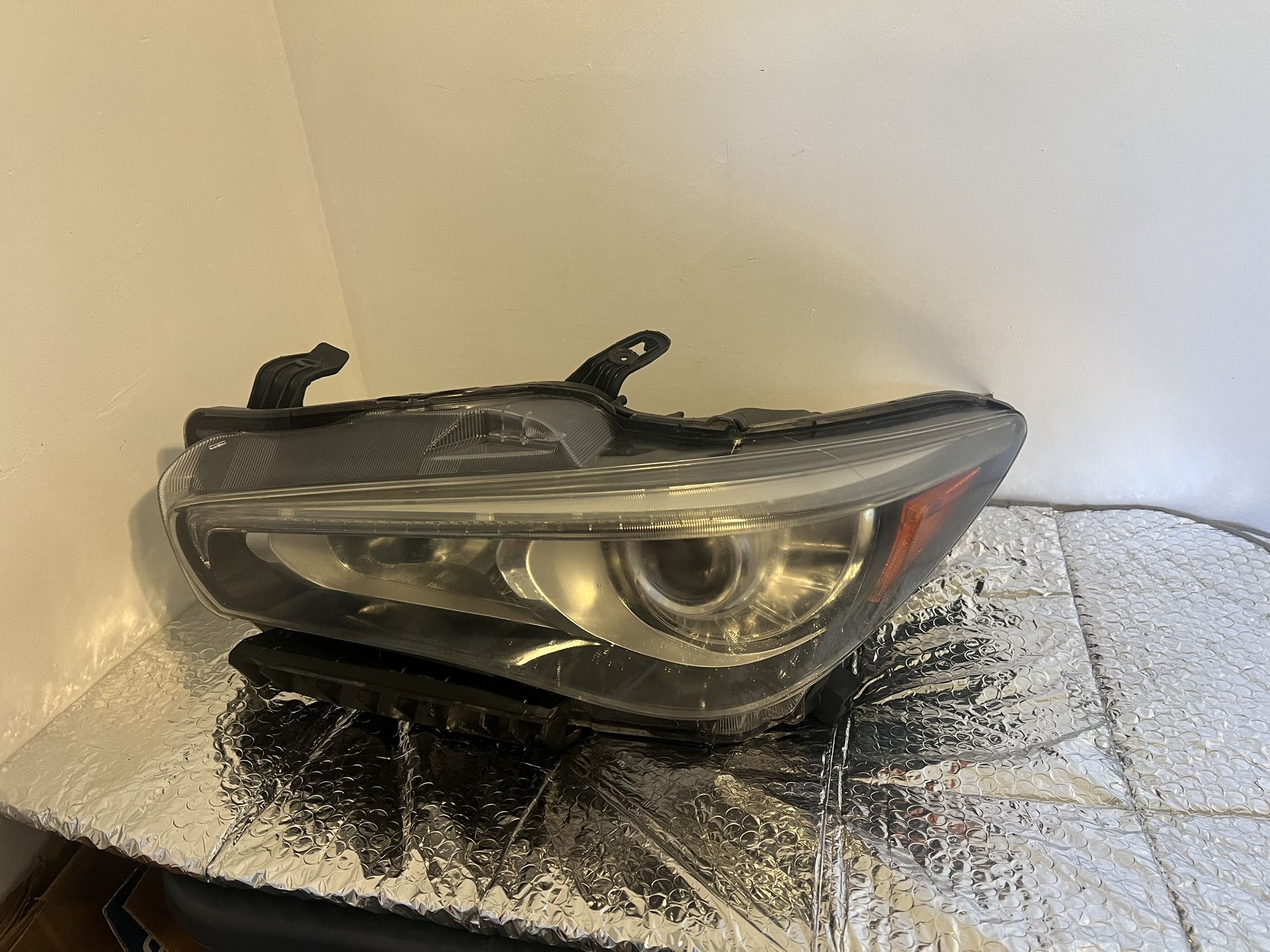 Infiniti Q50 Driver Side Headlight