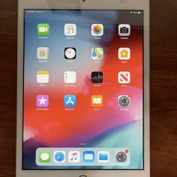 iPad mini 3 128GB MESSAGE ME YOUR BEST OFFER!!! Works Great! Good iPad To Keep The Kids Entertained 