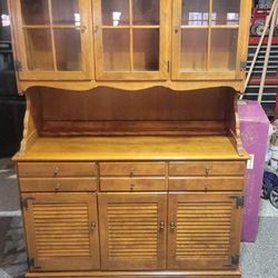 Ethan Allen Maple Hutch 