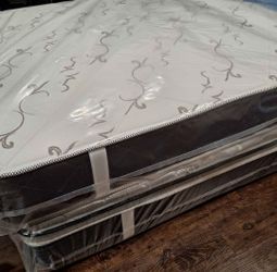 Queen Size Mattress Plush Firm New Mattress High Quality Free Boxspring Set Queen Bed 