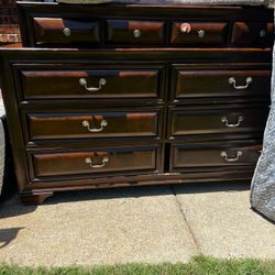 🚨 Bedroom Dresser – Must Go ASAP!🚨