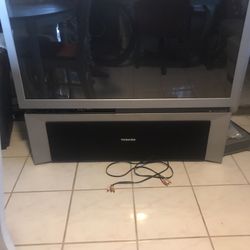 46/51 Inch Toshiba TV vintage perfect condition