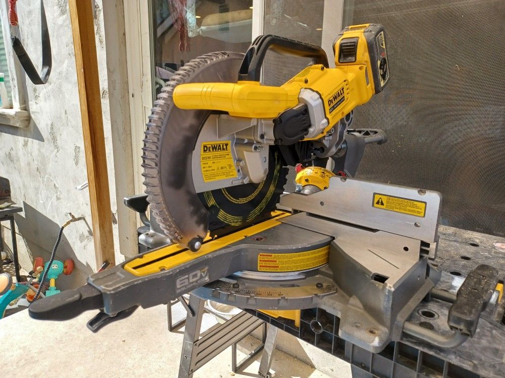Miter Saw 12" Dewalt Flexvolt Batery