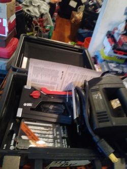 BLACK & DECKER JIGSAW & STAPLER WITH HARD PLASTIC CARRYING CASE