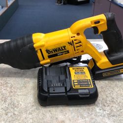 Dewalt DCS381 20V VSR Saw (70486899)