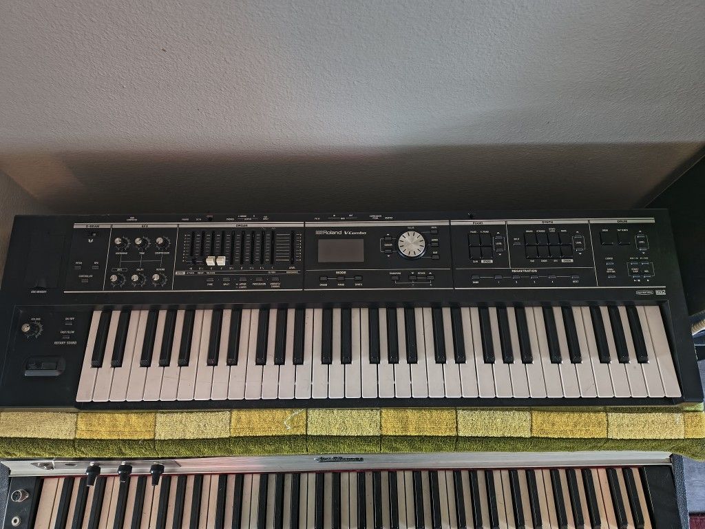 ROLAND VR09B Stage Keyboard