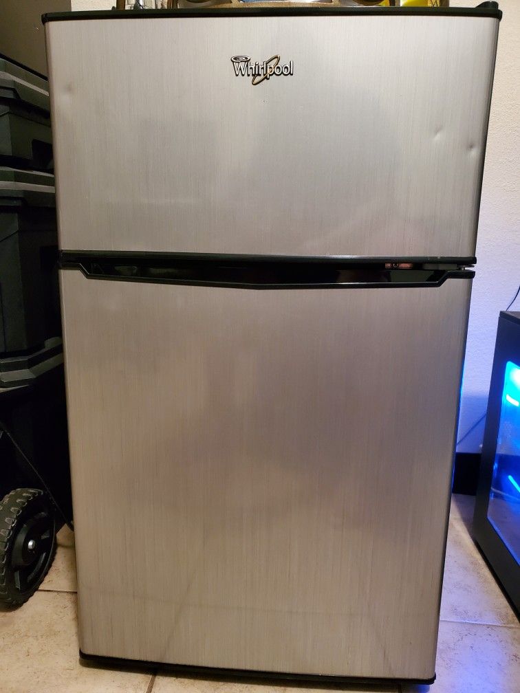 Whirlpool Mini Fridge 