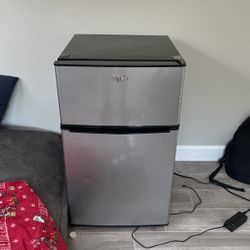 Mini fridge And Freezer for Sale in Longwood, FL - OfferUp