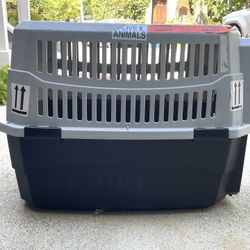 Large Dog kennel,  used ones To Transport A ladrador. Airline Approved. 