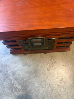 Retro-Style Turntable Stereo System