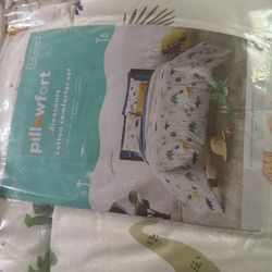 Pillowfort Dinosaurs Comforter Full/ Queen
