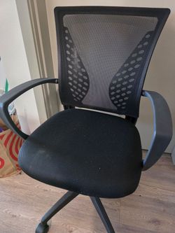 Black computer chair - height adjustable