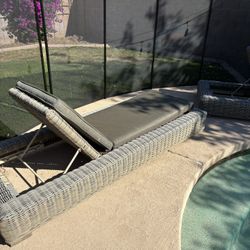 Patio furniture & Chaise Lounges