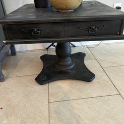 2 Matching End Tables 