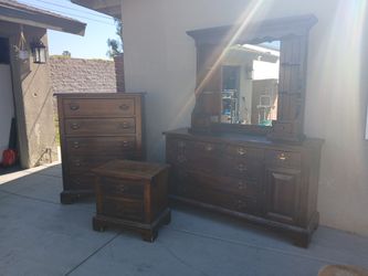 Dresser Set