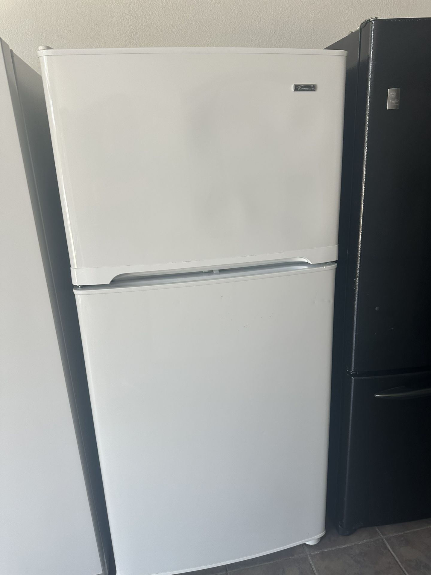 30 Inches Wide Top And Bottom Refrigerator