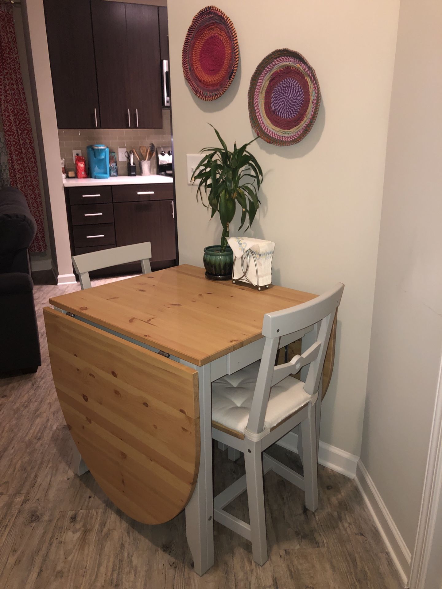 Two Leaf Table - good for 2 people or for 6!