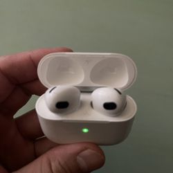 Apple AirPods (3rd Generation) Wireless Ear Buds, Bluetooth Headphones, Personalized Spatial Audio, Sweat and Water Resistant, Lightning Charging Case