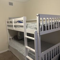 Twin Bunk Bed W Twin Trundle 