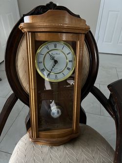 "Daniel Dakota" Quartz Hanging Wall Clock