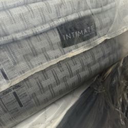 Queen Size Bed Mattress Kingkoil Intimate Medium Euro Top Pillow Button Top Stearns & Foster Reserve Aireloom Kluft Hotel Collection Saatva Avocado 