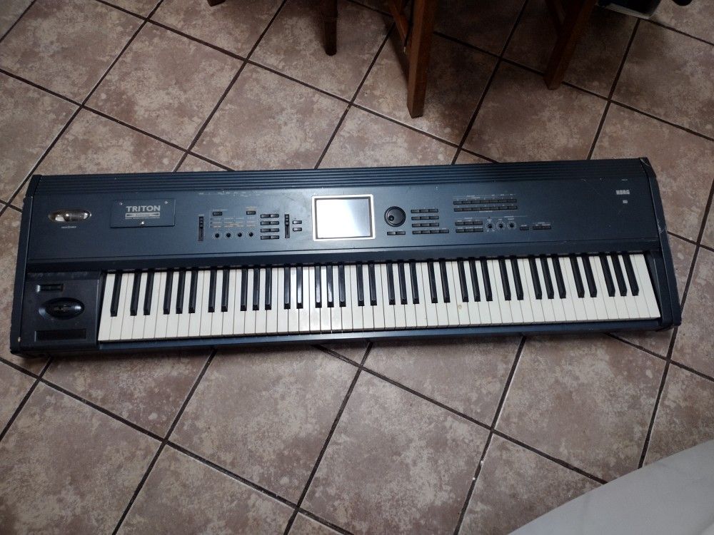 Korg Keyboard 88 Key Synthesizer 