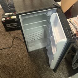 Mini-Fridge w/ Compact Freezer