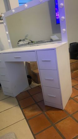 Makeup vanity desk