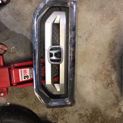 2010 Pilot Front Upper Grille