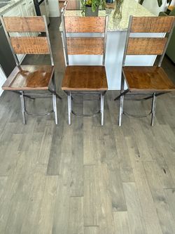 3 Counter hight bar stools