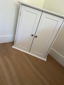 Bathroom cabinet