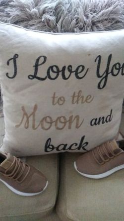 Girls size. 3.5 adidas Tan and white