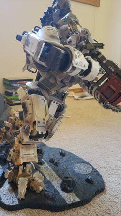 Titanfall collectors edition statue