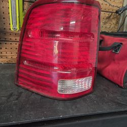 '02-'05 Ford Explorer Tail-light