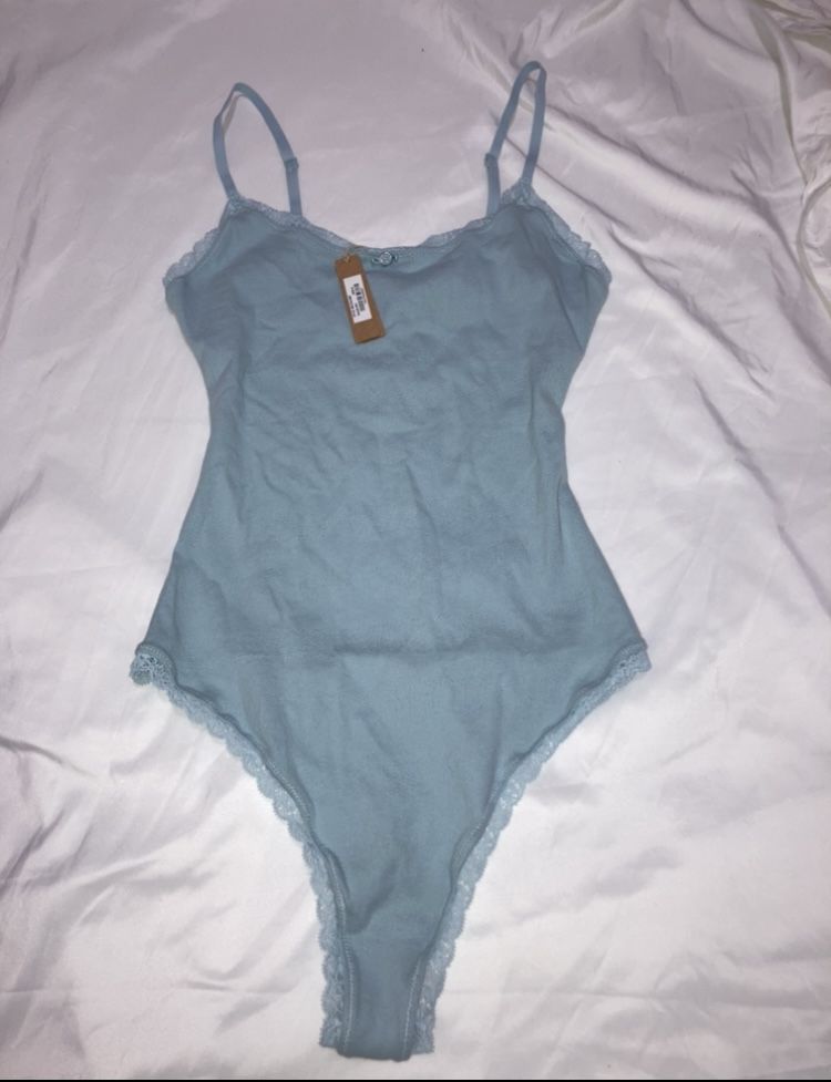 SKIMS Size Large Pointelle bodysuit sky blue NWT SKIMS LOGO