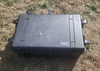 Pelican  1650 military grade storage case