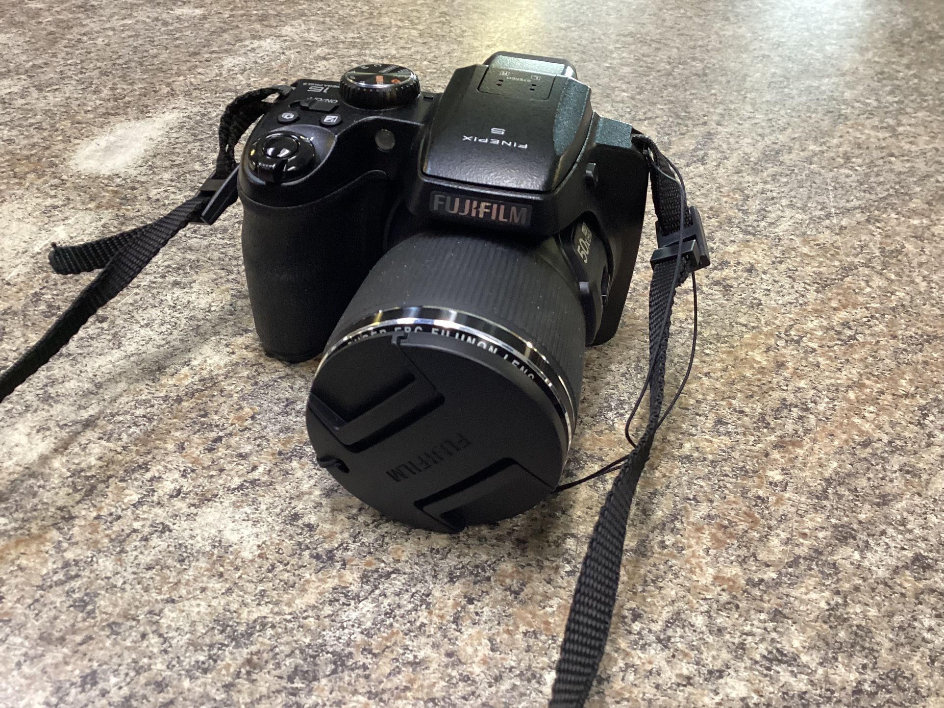 Fujifilm FinePix S9800 50X Bridge 16mp Digital Camera