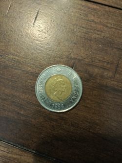 1996 Canadian 2 Dollar coin with Queen Elizabeth II