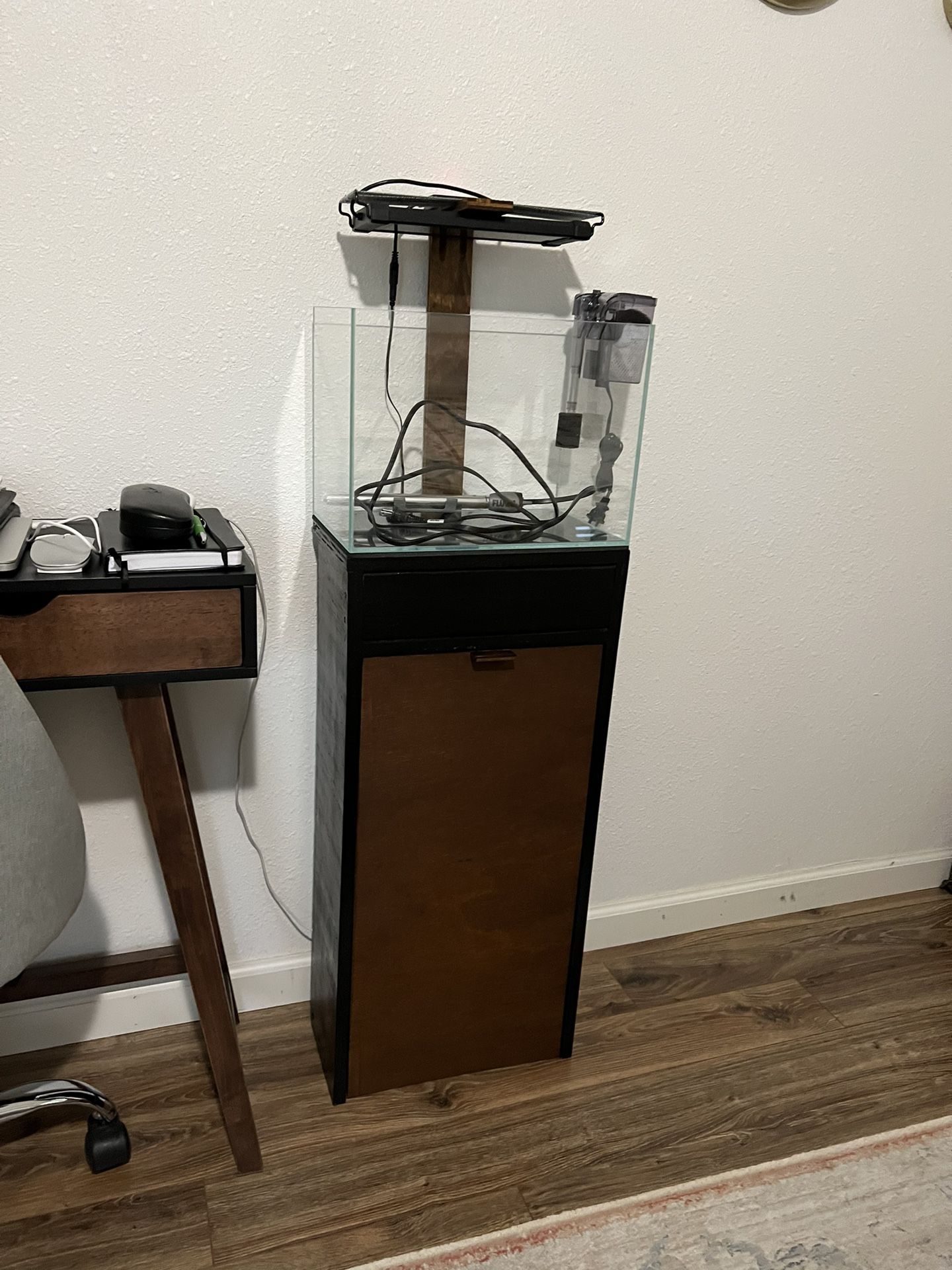 Fish Tank And Stand w/light 