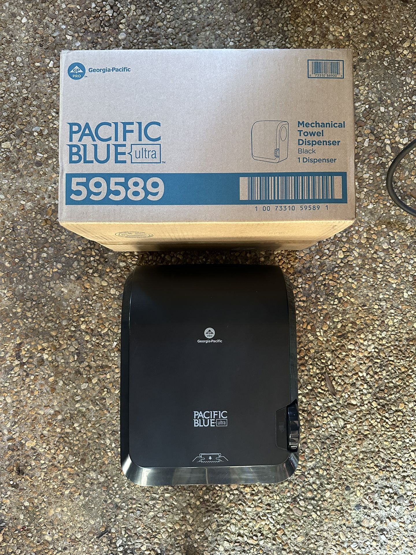 Brand New Georgia Pacific Bathroom Paper Towel Dispenser 59589