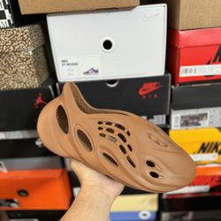 Adidas Yeezy Clay Red Foam Runner size 11 VNDS