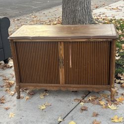 Cabinet/ Dresser