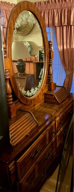 Vintage Queen Bedroom Set – 5 Pieces - $450 OBO