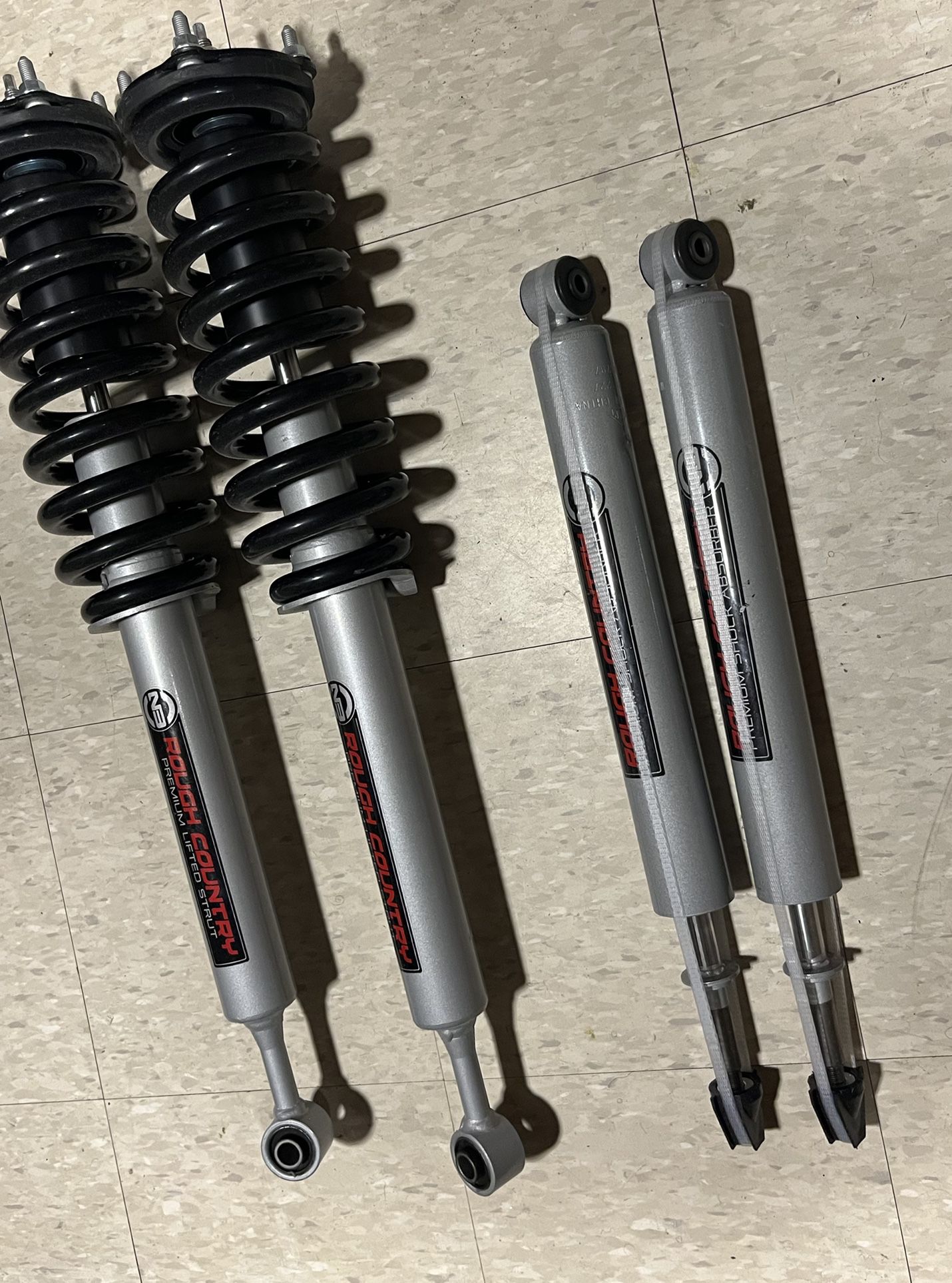 Rough Country 6” Lifted Struts/Shock Absorbers