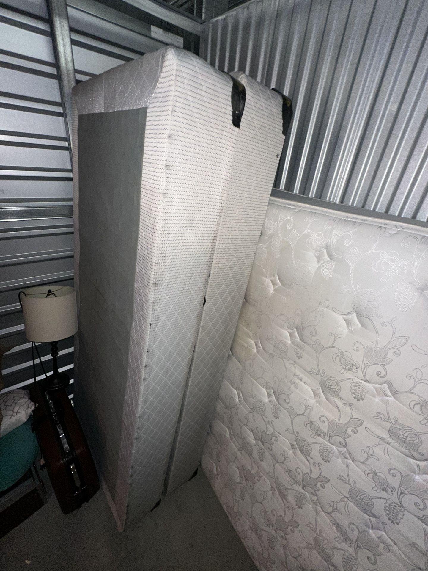 Bed frame & Mattress