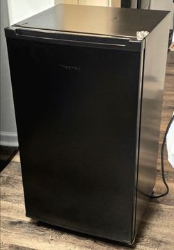 Hisense Black Mini Fridge Freezer Combo - 3.1 cu ft - Compact Refrigerator