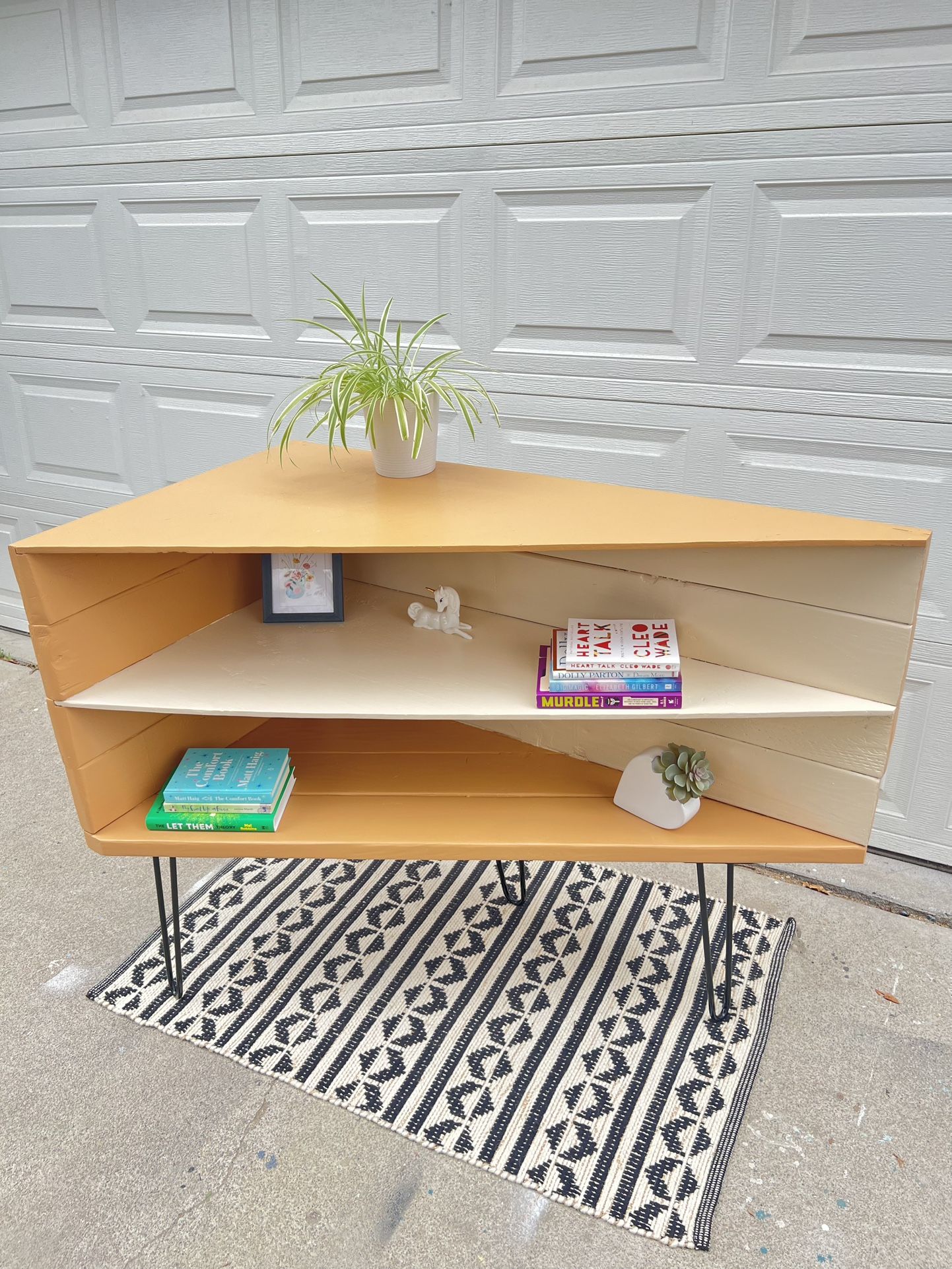 Corner Shelf With Hairpin Legs