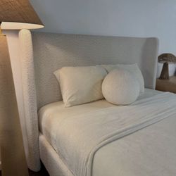 RH Style Curved Upholstered Bed — Queen / King/ Free Local Delivery 🚚 