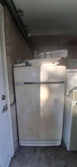 Vintage Refrigerator - Can Deliver