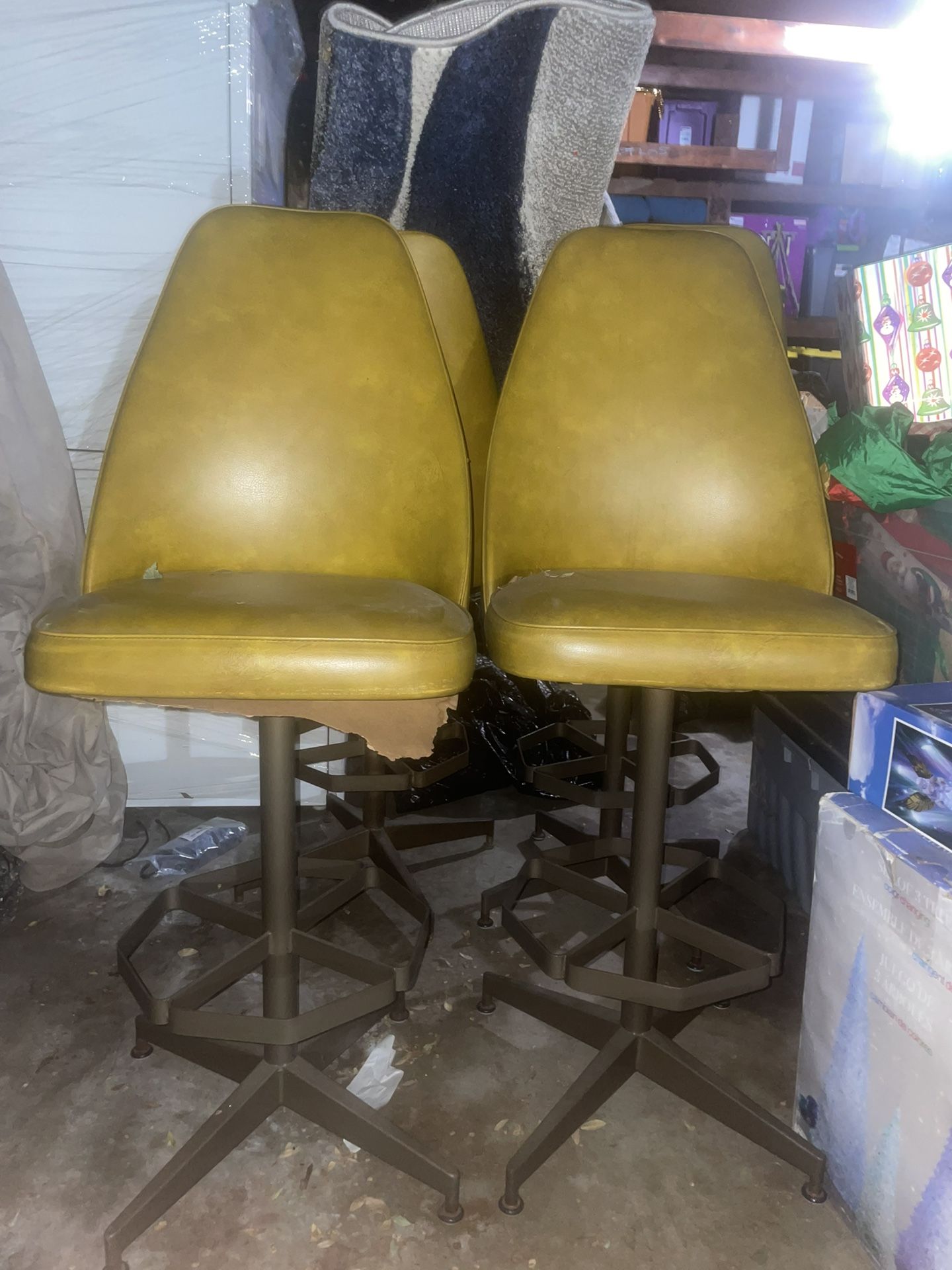 Set of 4Cal-Style Furniture Green vinyl swivel seat